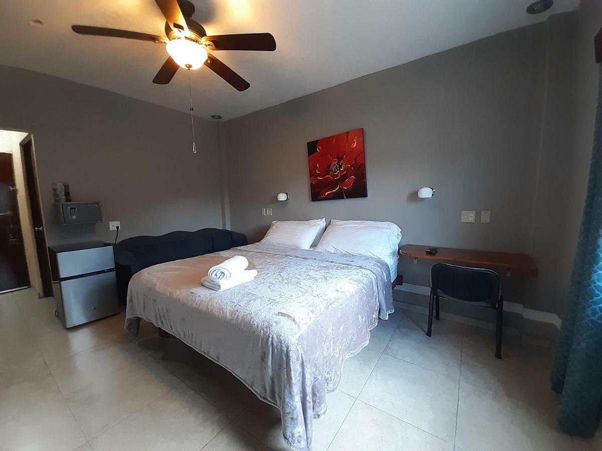 Maya Bella Downtown Hotel San Ignacio Bagian luar foto