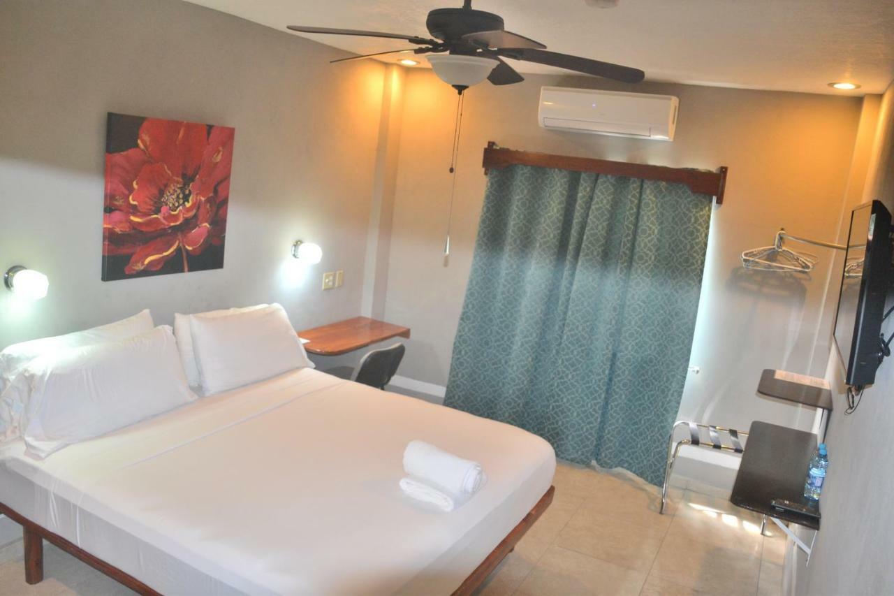 Maya Bella Downtown Hotel San Ignacio Bagian luar foto